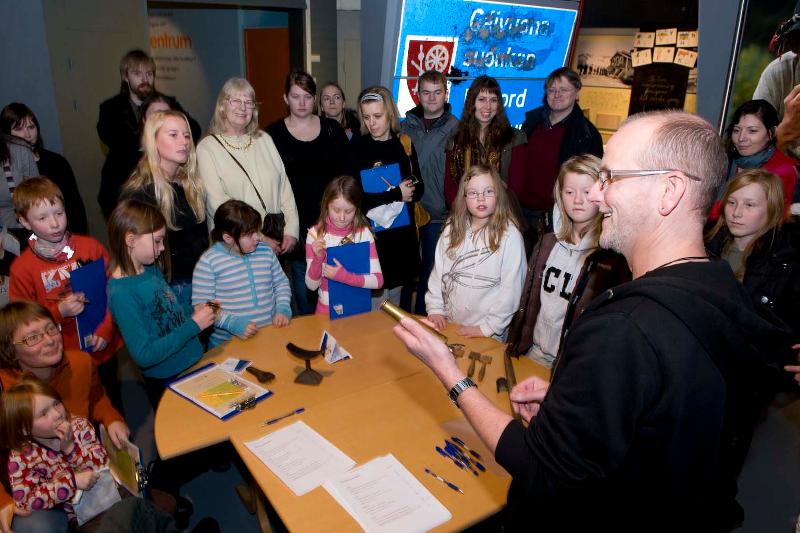 Gjett på gjenstander 1.jpg Museumsglede for store og små under Desembernatt 2016.